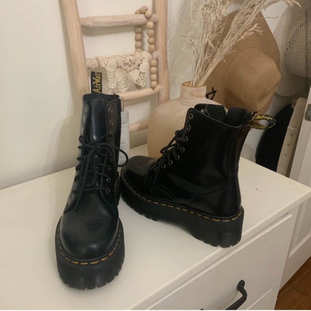 Dr. Martens Jadon Boot